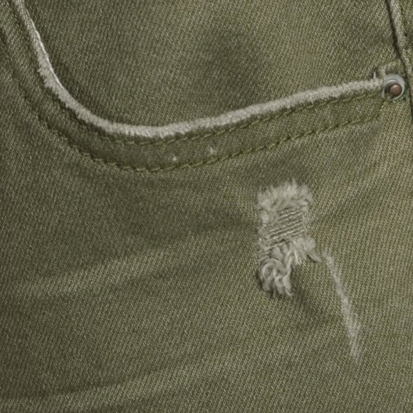 TIME and TRU Women's Mid Rise Capri Pants - green - Picture 7 of 8